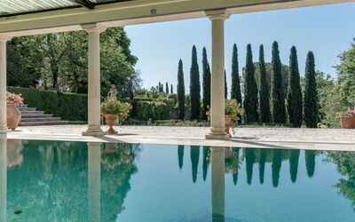 Terrazza e Libreria: Agua, Planta, Cielo, Edificio, Piscina, Árbol, Ocio, Bienes Raíces, Material Compuesto, Paisaje