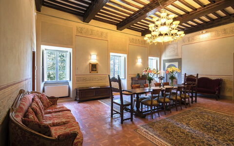 Villa Ivana - Cortona: Habitación, Propiedad, Edificio, Techo, Diseño De Interiores, Inmuebles, Casa, Bienes Raíces, Mueble, Sala
