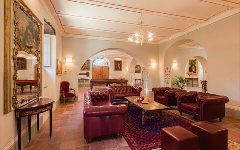 Villa Ivana - Cortona: Habitación, Edificio, Diseño De Interiores, Propiedad, Mueble, Techo, Sala, Bienes Raíces, Mesa, Suelo