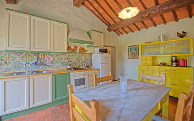 Terrazza: Gabinetes, Mueble, Propiedad, Cocina, Madera, Diseño De Interiores, Mesa, Arquitectura, Manchas De Madera, Piso