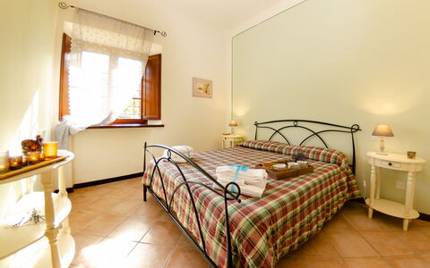 Casale 180: Habitación, Habitación, Cama, Mueble, Propiedad, Sábana, Marco De La Cama, Suelo, Diseño De Interiores, Edificio