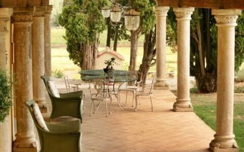 Luna Di Cortona: Columna, Propiedad, Inmuebles, Edificio, Porche, Habitación, Mueble, Arquitectura, Patio, Casa