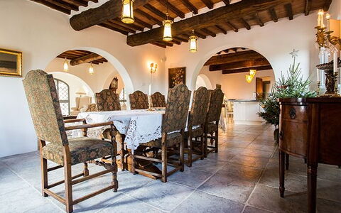 Luna Di Cortona: Propiedad, Edificio, Habitación, Mueble, Bienes Raíces, Diseño De Interiores, Casa, Inmuebles, Mesa, Techo