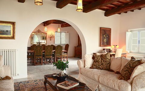 Luna Di Cortona: Habitación, Propiedad, Sala, Techo, Mueble, Diseño De Interiores, Edificio, Casa, Casa, Bienes Raíces