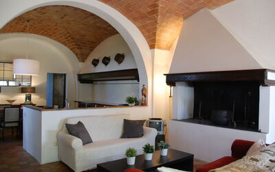 Casa Marcello - Fico: Mueble, Sofá, Encendiendo, Diseño De Interiores, Madera, Sala, Mesa, Suelo, Piso, Pared