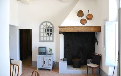 Casa Marcello - Noce: Propiedad, Mueble, Sofá, Marco, Madera, Mesa, Sala, Estantería, Diseño De Interiores, Planta