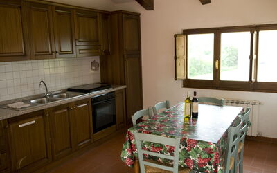 Fienile Giallo - Albicocco: Gabinetes, Propiedad, Mueble, Mostrador, Lavabo, Fregadero, Edificio, Ventana, Grifo, Cocina