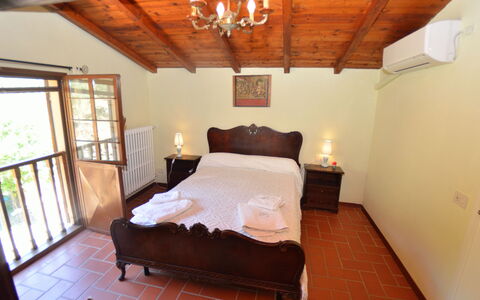 Agli Olivi: Habitación, Habitación, Mueble, Cama, Propiedad, Techo, Sábana, Marco De La Cama, Edificio, Diseño De Interiores