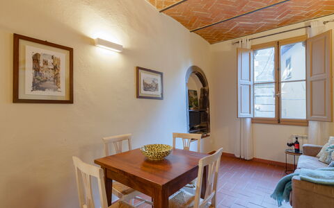 Marlene House: Mesa, Marco, Propiedad, Mueble, Ventana, Madera, Diseño De Interiores, Suelo, Pared, Piso