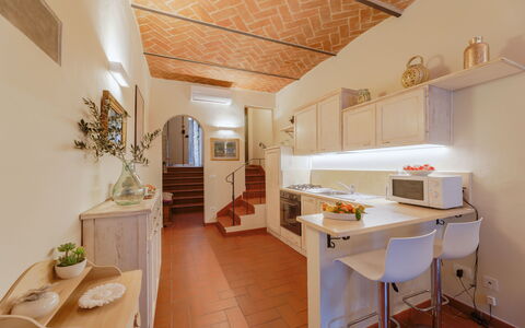 Marlene House: Mueble, Mesa, Gabinetes, Planta, Mostrador, Lavabo, Cocina, Madera, Diseño De Interiores, Maceta