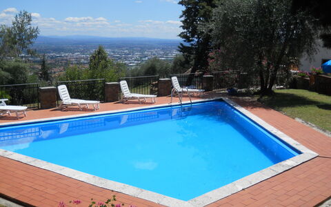 Aurora: Piscina, Propiedad, Ocio, Rectángulo, Bienes Raíces, Casa, Hierba, Patio Interior, Material Compuesto, Edificio