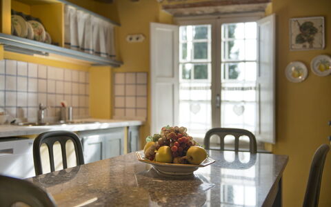 Borgo Antico Marina: Habitación, Propiedad, Mueble, Diseño De Interiores, Amarillo, Casa, Edificio, Comedor, Bienes Raíces, Casa