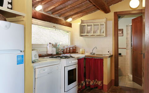 Borgo Antico Paolo: Habitación, Propiedad, Cocina, Mueble, Edificio, Mostrador, Gabinetes, Casa, Diseño De Interiores, Techo