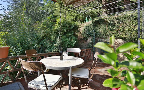 Borgo Antico Paolo: Propiedad, Jardín, Mueble, Patio Interior, Patio, Casa, Bienes Raíces, Yarda, Botánica, Mesa