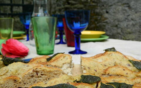 Emilia: Comida, Vajilla, Mesa, Ingrediente, Stemware, Plato, Drinkware, Barware, Cocina