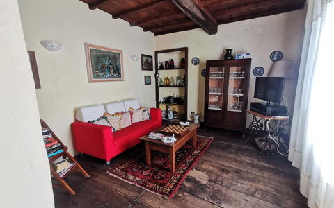 Emilia: Marco, Mueble, Mesa, Sofá, Edificio, Madera, Diseño De Interiores, Suelo, Sala, Piso