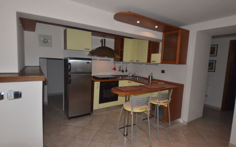 Villa Vaniglia Proprietà: Habitación, Propiedad, Mueble, Cocina, Edificio, Mostrador, Casa, Gabinetes, Suelo, Departamento