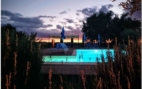 Villetta Di Cortona: Nube, Cielo, Agua, Piscina, Árbol, Planta, Rectángulo, Mañana, Ocio, Paisaje Natural