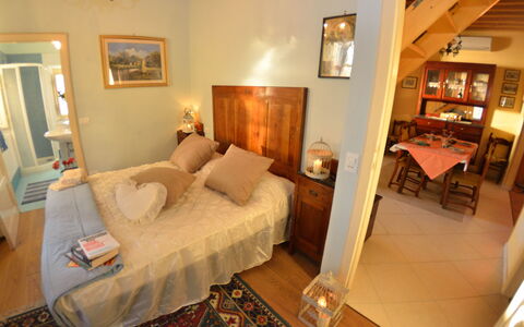 San Michele: Habitación, Mueble, Propiedad, Habitación, Cama, Edificio, Diseño De Interiores, Suelo, Casa, Bienes Raíces