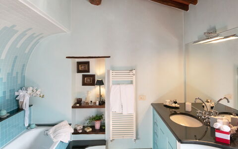 Villa Solaria: Propiedad, Edificio, Estante, Sofá, Madera, Diseño De Interiores, Marco, Sala, Gabinetes, Estantería