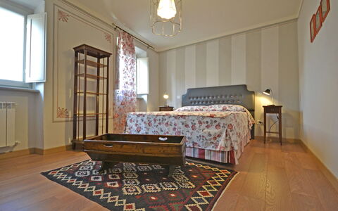 Appartamento Maccari: Habitación, Suelo, Propiedad, Mueble, Madera Dura, Habitación, Suelos De Madera, Diseño De Interiores, Edificio, Cama