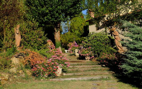 Agriturismo Girasole: Jardín, Vegetación, Árbol, Jardín Botánico, Hoja, Arbusto, Botánica, Hierba, Planta, Biome