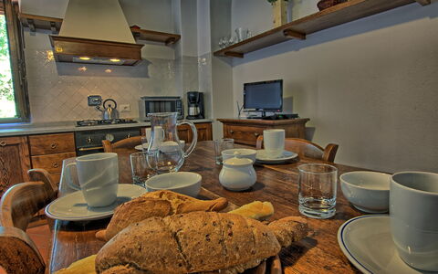 Sole Nel Prato: Habitación, Diseño De Interiores, Propiedad, Mueble, Mesa, Sala, Edificio, Casa, Bienes Raíces, Casa