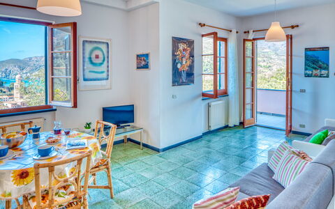 Olivi Del Mesco - Levanto: Habitación, Propiedad, Edificio, Bienes Raíces, Mueble, Azur, Casa, Diseño De Interiores, Sala, Suelo