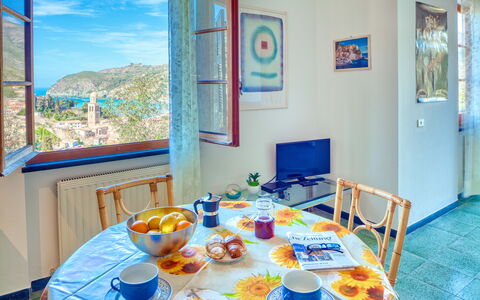 Olivi Del Mesco - Levanto: Habitación, Propiedad, Casa, Mesa, Diseño De Interiores, Vacaciones, Edificio, Bienes Raíces, Mueble, Casa