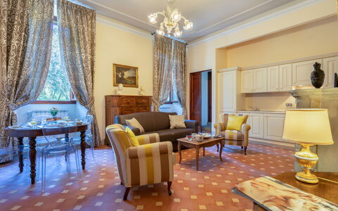 Il Marchese Di Ronta: Habitación, Diseño De Interiores, Propiedad, Mueble, Sala, Edificio, Cortina, Suelo, Amarillo, Bienes Raíces