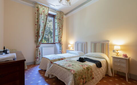 Il Marchese Di Ronta: Habitación, Cama, Habitación, Mueble, Propiedad, Sábana, Diseño De Interiores, Marco De La Cama, Suelo, Pared