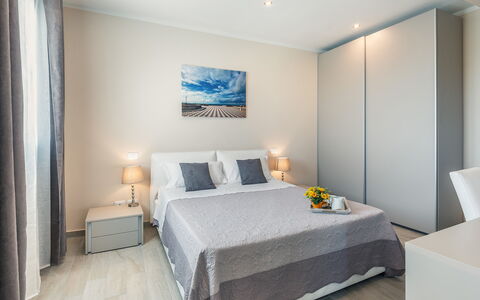 Villa Le Terme: Habitación, Habitación, Mueble, Propiedad, Cama, Diseño De Interiores, Sábana, Suite, Edificio, Bienes Raíces