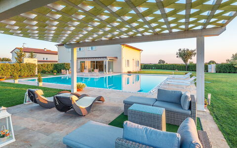 Villa Le Terme: Propiedad, Edificio, Casa, Piscina, Bienes Raíces, Casa, Diseño De Interiores, Inmuebles, Habitación, Mueble