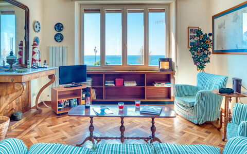 Apartment Mare Bello - Levanto: Habitación, Mueble, Sala, Azul, Diseño De Interiores, Turquesa, Propiedad, Casa, Edificio, Mesa