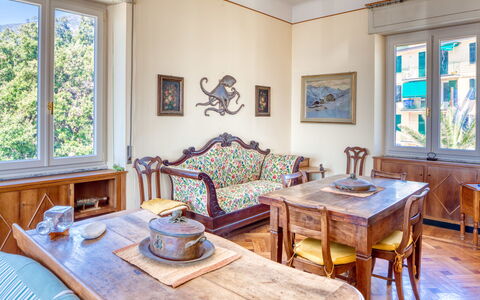 Apartment Mare Bello - Levanto: Habitación, Propiedad, Mueble, Diseño De Interiores, Edificio, Mesa, Sala, Casa, Bienes Raíces, Casa