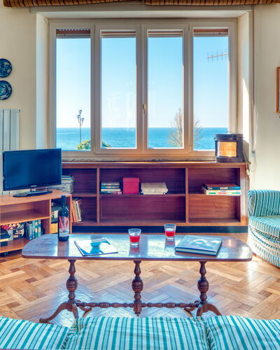 Apartment Mare Bello - Levanto: Habitación, Mueble, Sala, Azul, Diseño De Interiores, Turquesa, Propiedad, Casa, Edificio, Mesa