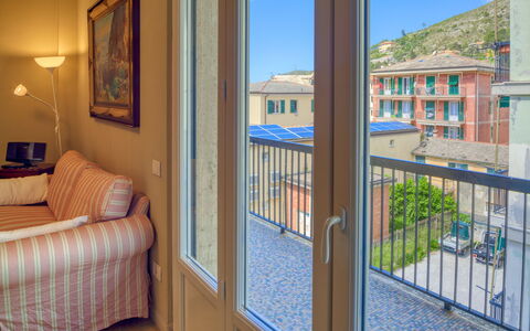 Giulia Apartment 2 - Levanto: Propiedad, Habitación, Bienes Raíces, Edificio, Casa, Casa, Suelo, Puerta, Ventana, Diseño De Interiores