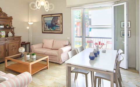 Giulia Apartment 2 - Levanto: Mesa, Mueble, Propiedad, Marco, Sofá, Azur, Silla, Diseño De Interiores, Encendiendo, Sala