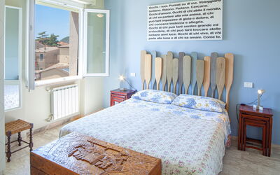 Giulia Apartment 2 - Levanto: Mueble, Propiedad, Azul, Azur, Madera, Comodidad, Ventana, Diseño De Interiores, Mesa, Arquitectura