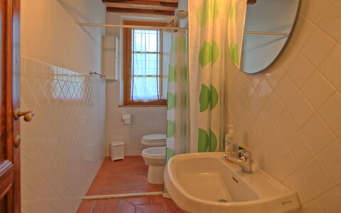 Casa Legoli: Baño, Habitación, Propiedad, Edificio, Diseño De Interiores, Casa, Suelo, Bienes Raíces, Arquitectura, Arreglo De Tubería