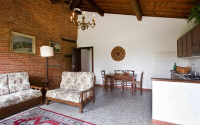 Irene: Habitación, Propiedad, Edificio, Mueble, Casa, Diseño De Interiores, Sala, Bienes Raíces, Techo, Suelo