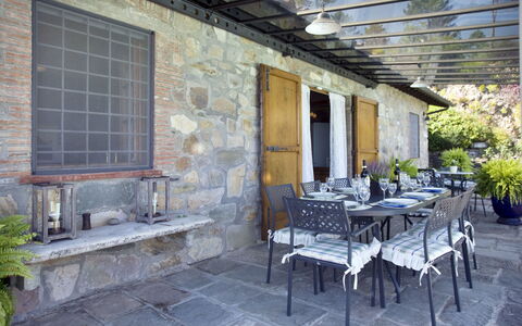 Al Mennucci: Propiedad, Edificio, Patio, Casa, Bienes Raíces, Habitación, Mueble, Casa, Porche, Diseño De Interiores