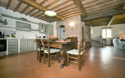 Broccolo: Edificio, Propiedad, Habitación, Suelo, Mueble, Diseño De Interiores, Bienes Raíces, Techo, Desván, Casa