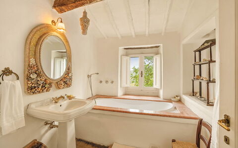 Camporempoli: Pared, Arreglo De Tubería, Diseño De Interiores, Baño, Bañera, Encendiendo, Techo, Plomería, Grifo, Casa