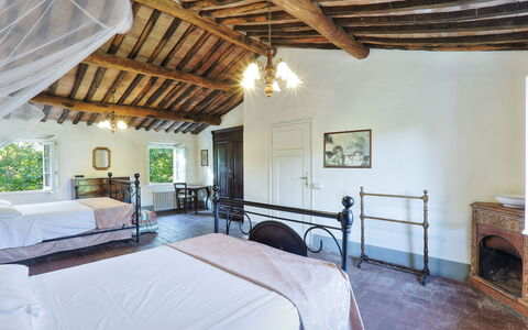 Casa Rosa: Propiedad, Habitación, Habitación, Edificio, Mueble, Casa, Diseño De Interiores, Cama, Bienes Raíces, Techo