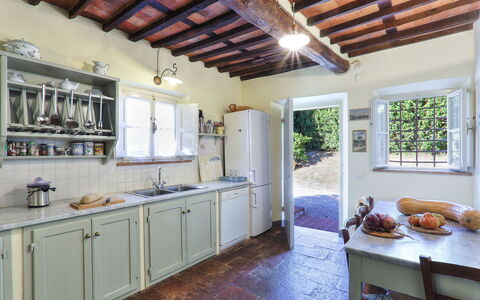 Casa Rosa: Propiedad, Habitación, Edificio, Cocina, Techo, Mostrador, Casa, Diseño De Interiores, Mueble, Bienes Raíces