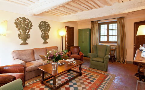 Casavecchia: Marrón, Mueble, Propiedad, Sofá, Ventana, Madera, Planta, Planta De Casa, Diseño De Interiores, Sala