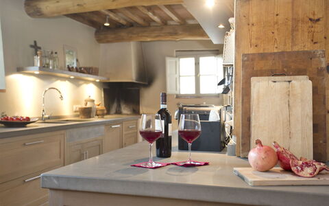 Chiodo: Habitación, Mostrador, Cocina, Propiedad, Diseño De Interiores, Mueble, Edificio, Casa, Casa, Techo