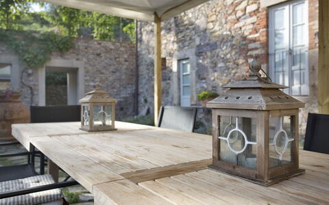 Chiodo: Propiedad, Habitación, Mueble, Diseño De Interiores, Mesa, Madera, Casa, Casa, Edificio, Encendiendo