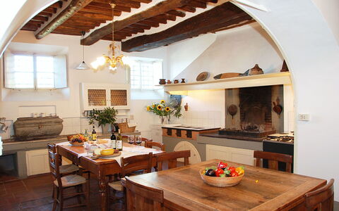 Fubbiano: Habitación, Propiedad, Edificio, Mueble, Techo, Diseño De Interiores, Haz, Casa, Mostrador, Mesa